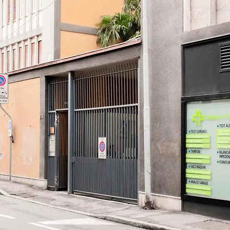 Moderno * Lago E Centro Storico * דירה *