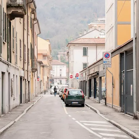 Moderno * Lago E Centro Storico * * Όπως
